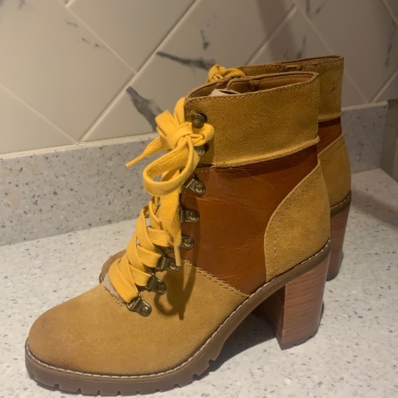 Frye & Co Women’s Rayner Hiking Ankle Boot - Picture 1 of 6